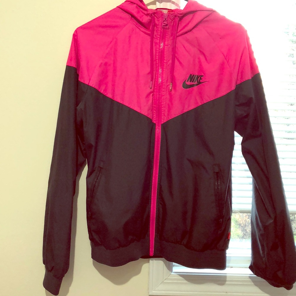Nike women’s windbreaker
